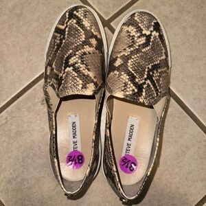 Steve Madden slip ons